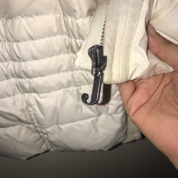 Juicy Couture white puffer vest w/detachable hood - Picture 4 of 4